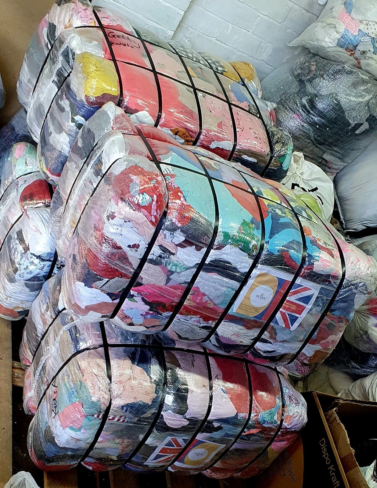Used clothing bales for sale USA - Grade A wholesale second-hand clothing pallet